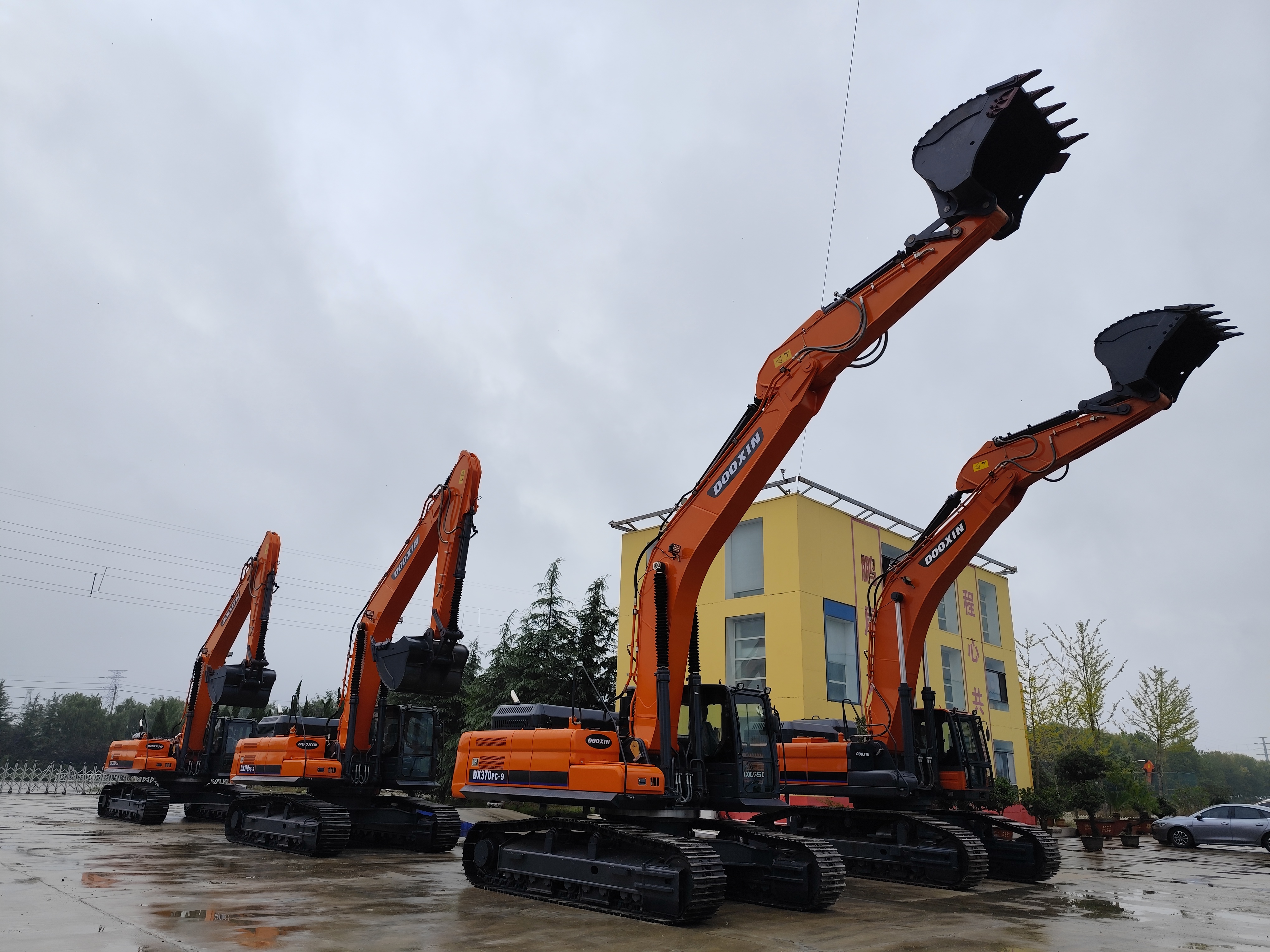 Külas on Ecuadori klientide delegatsioon.